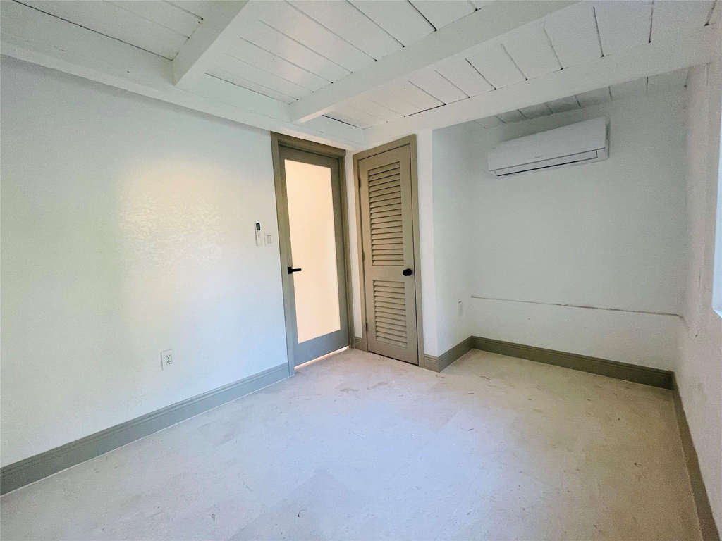 1028 Ne 36th Street - Photo 14