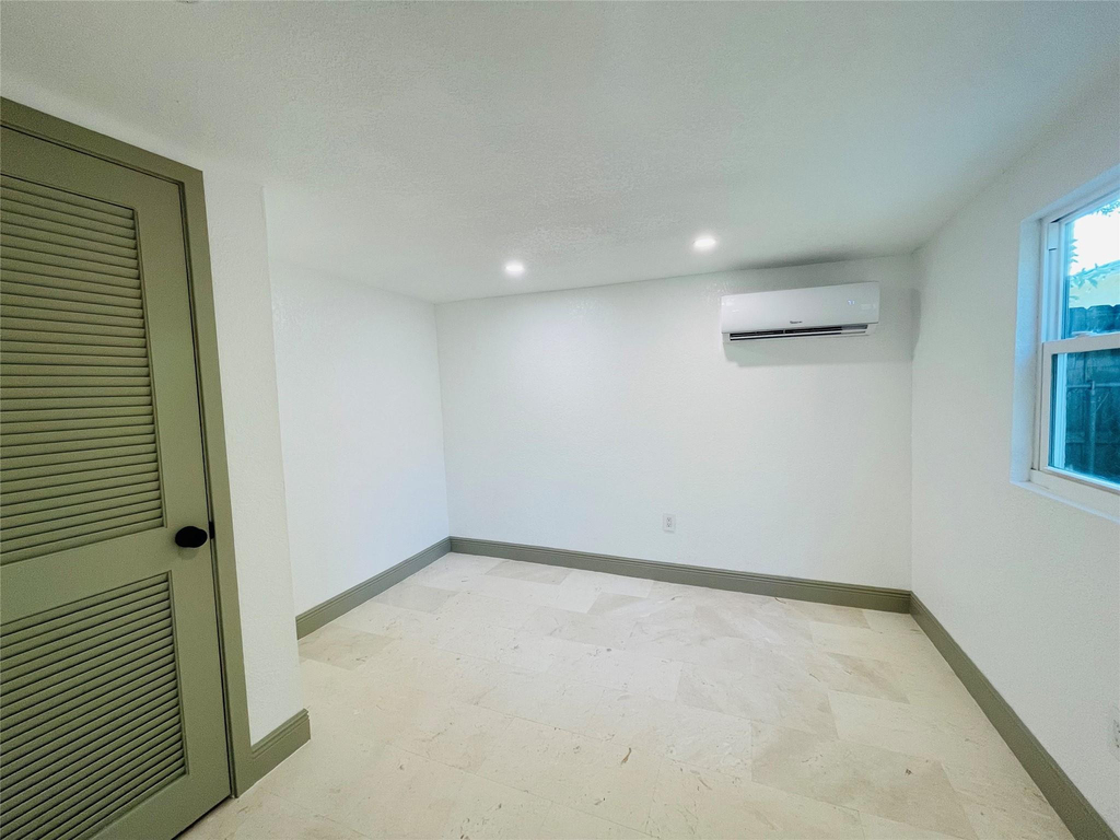 1028 Ne 36th Street - Photo 15