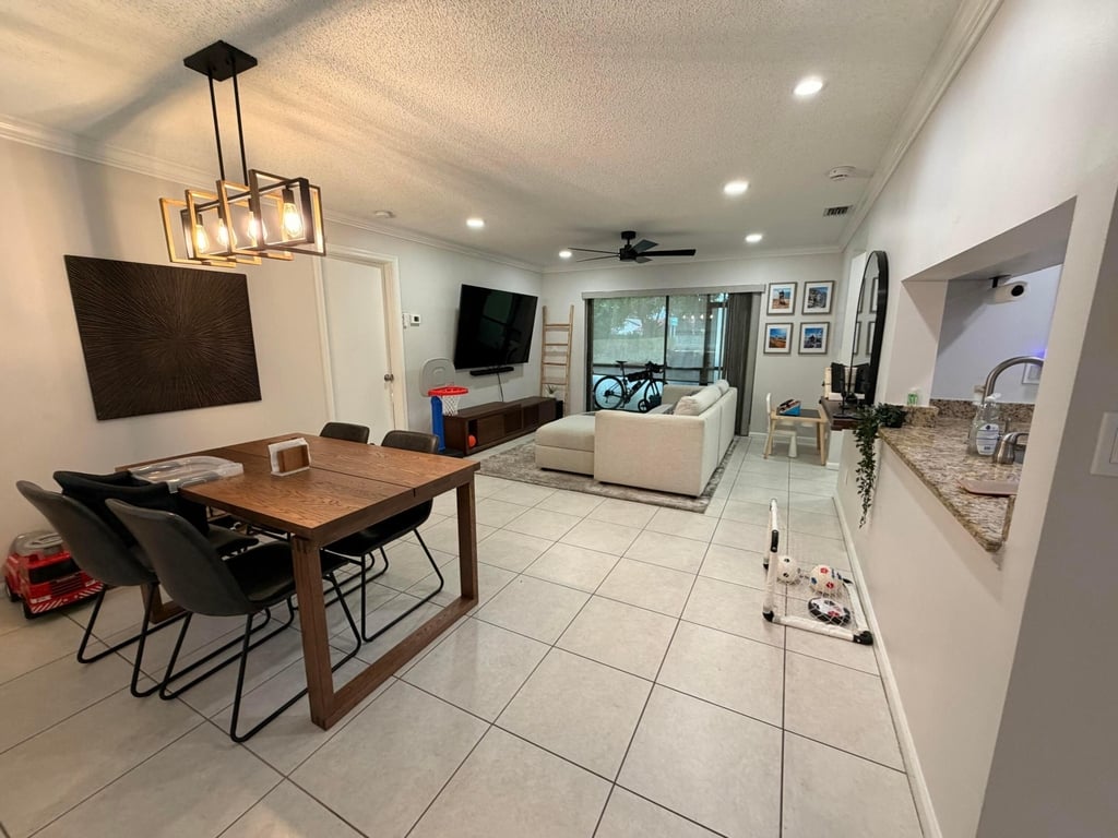 9611 Nw 4th Street - Photo 1