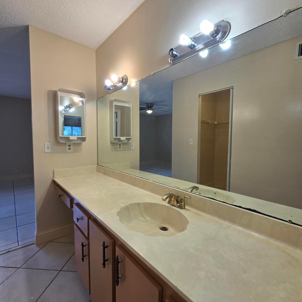 6061 N Falls Cir Drive - Photo 34