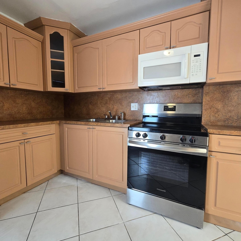 6061 N Falls Cir Drive - Photo 3