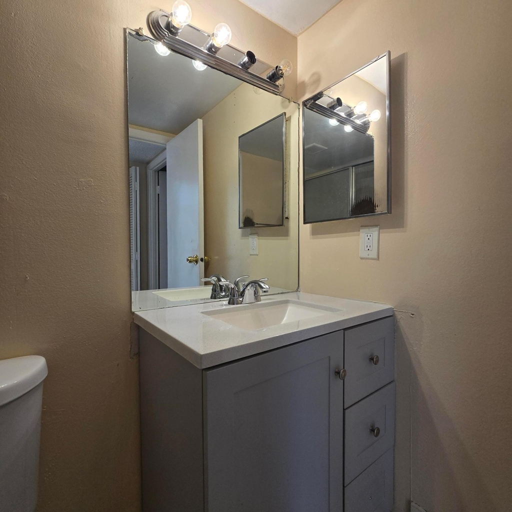 6061 N Falls Cir Drive - Photo 36
