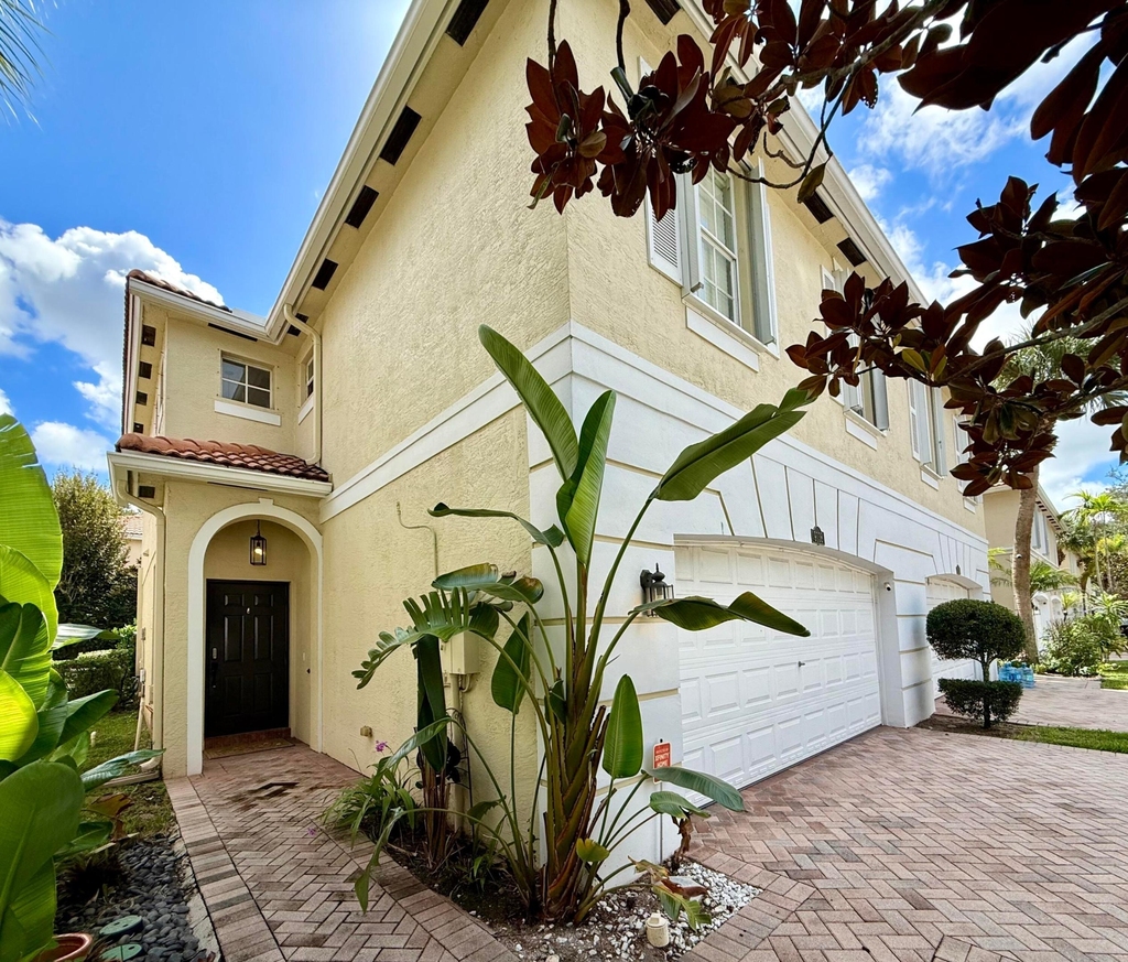 9138 Villa Palma Lane - Photo 0