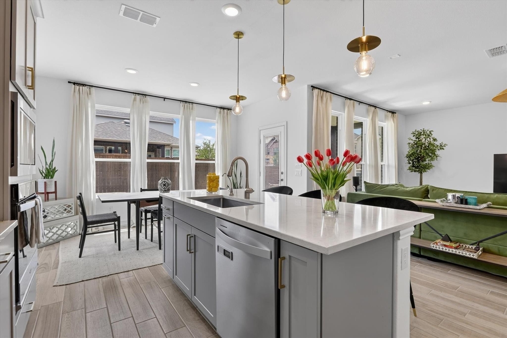 4802 Nicola Road - Photo 3