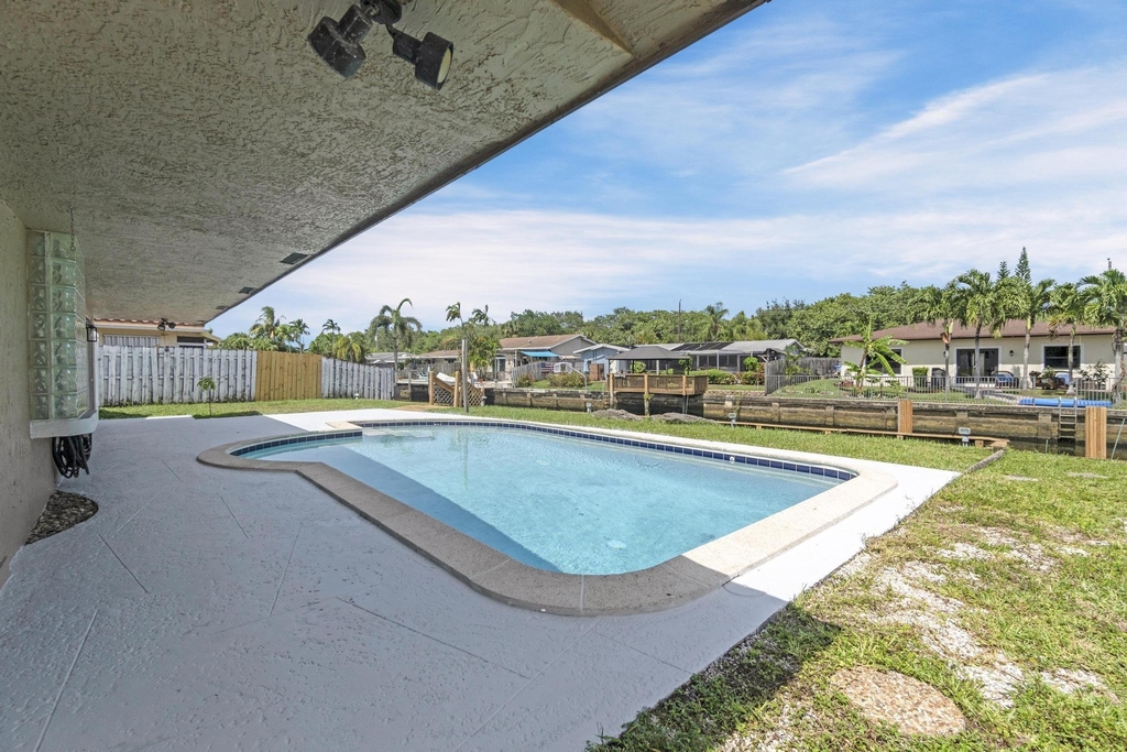 1820 Nw 33rd Street - Photo 27