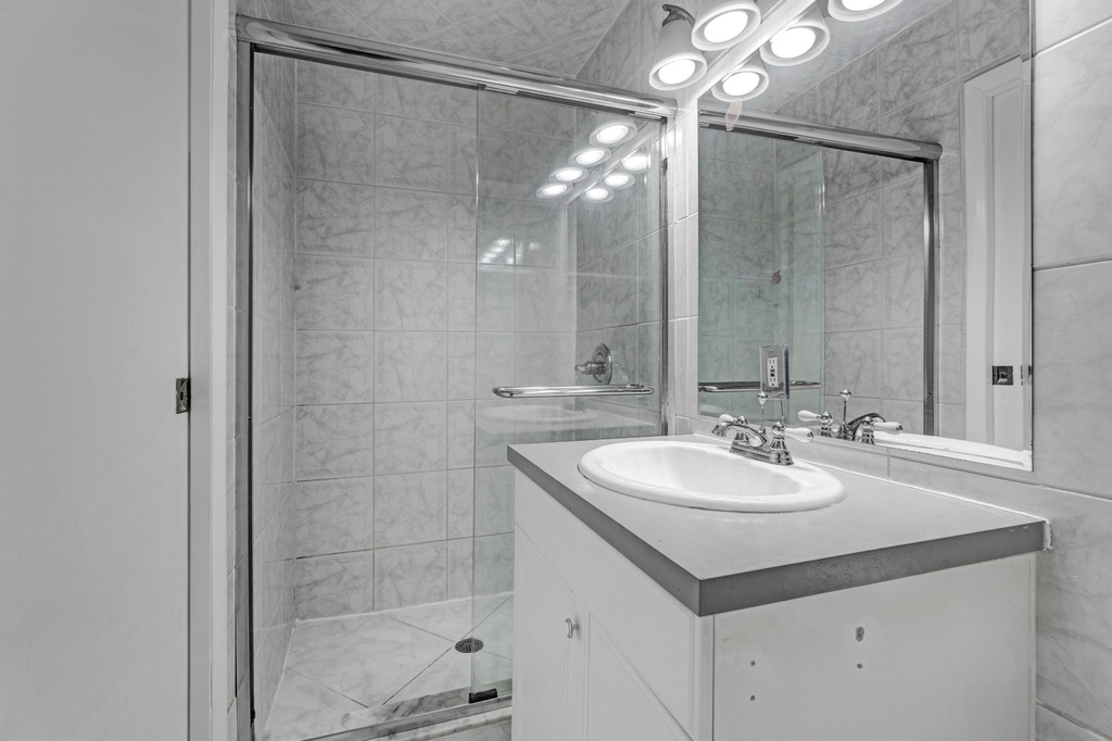 1820 Nw 33rd Street - Photo 16