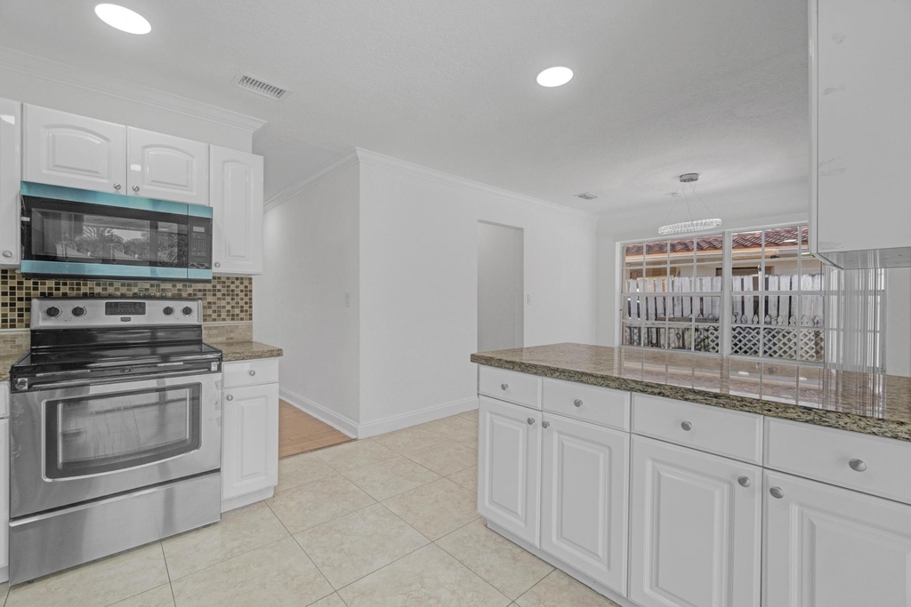 1820 Nw 33rd Street - Photo 5