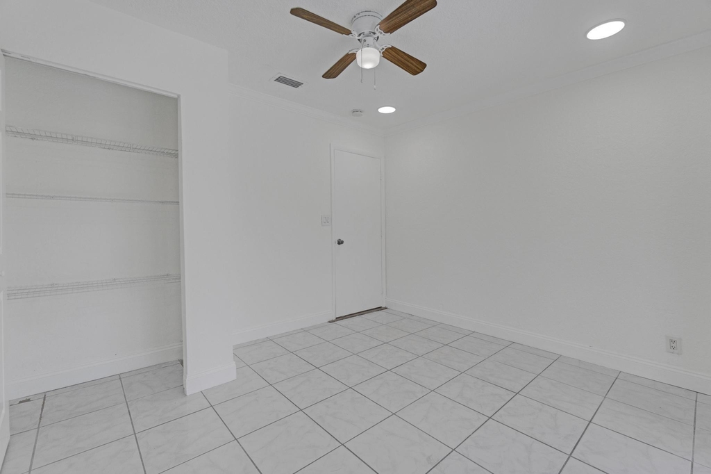 1820 Nw 33rd Street - Photo 9