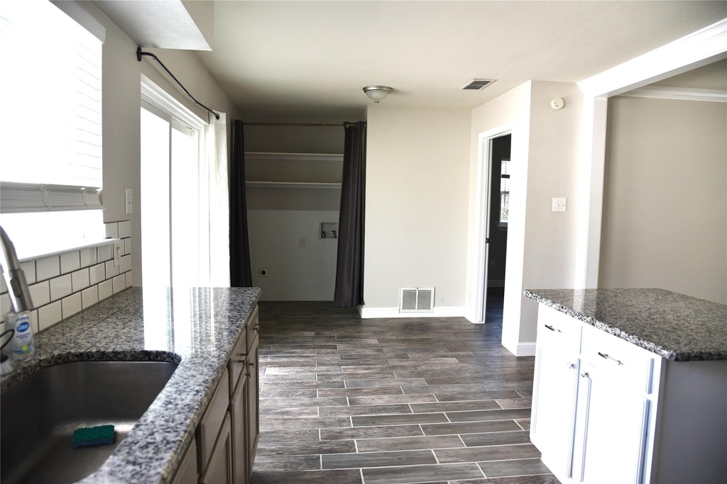 1001 Roky Court - Photo 6