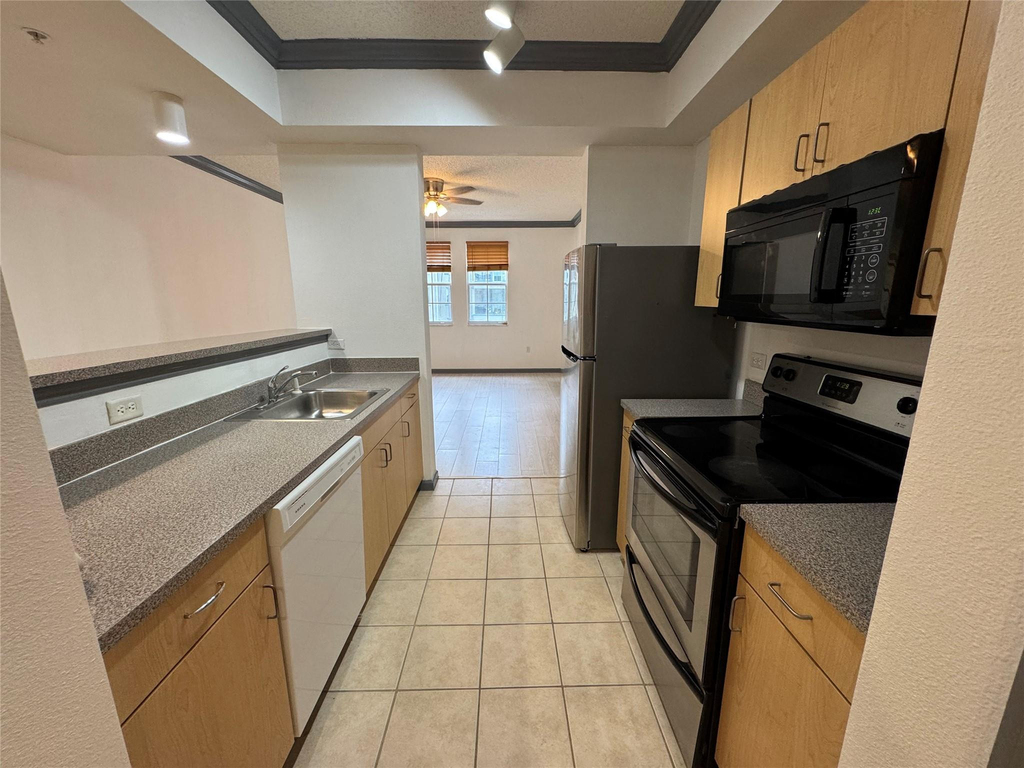 533 Ne 3rd Avenue - Photo 1