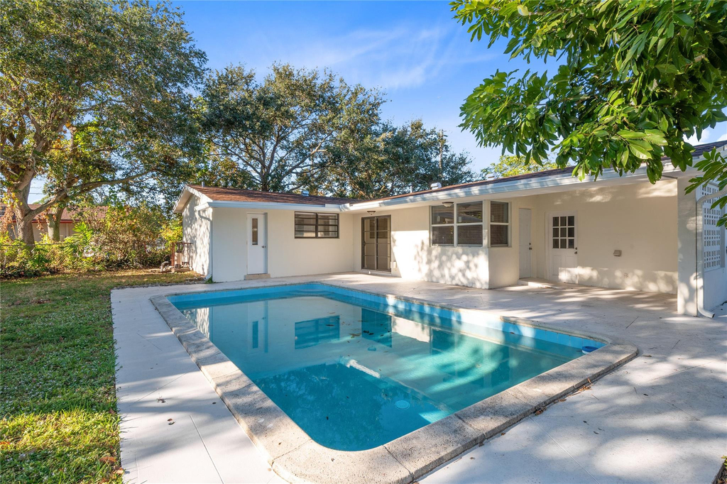2208 Nw 63rd Avenue - Photo 1
