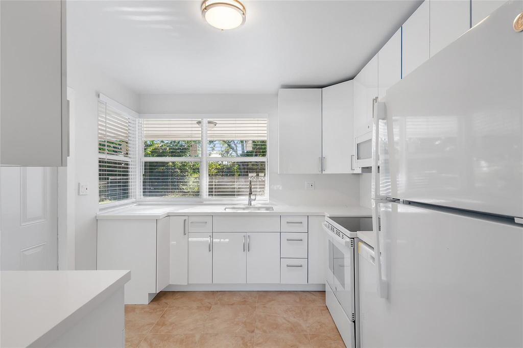 2208 Nw 63rd Avenue - Photo 3