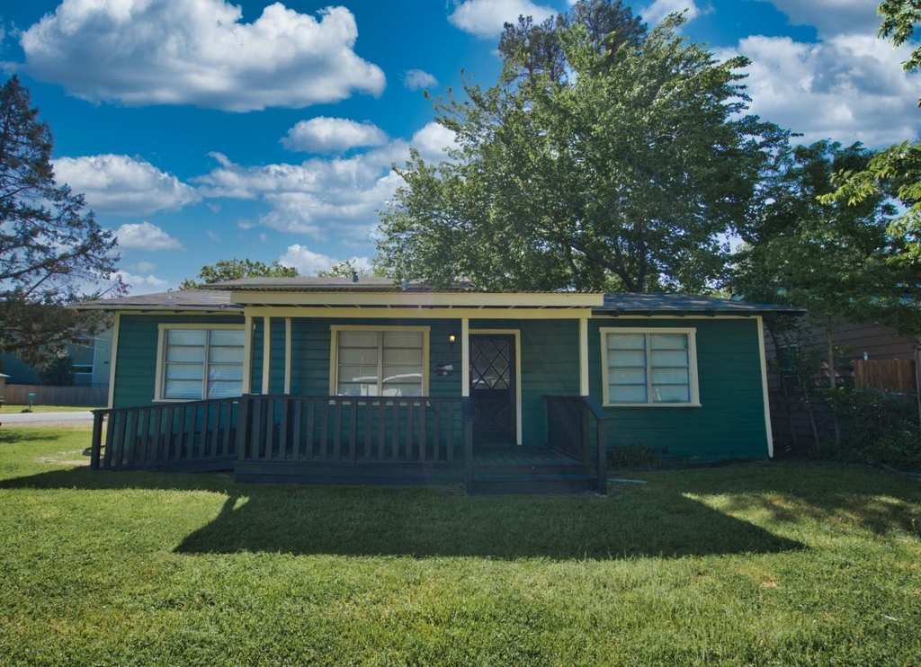 1223 N Center Street - Photo 1