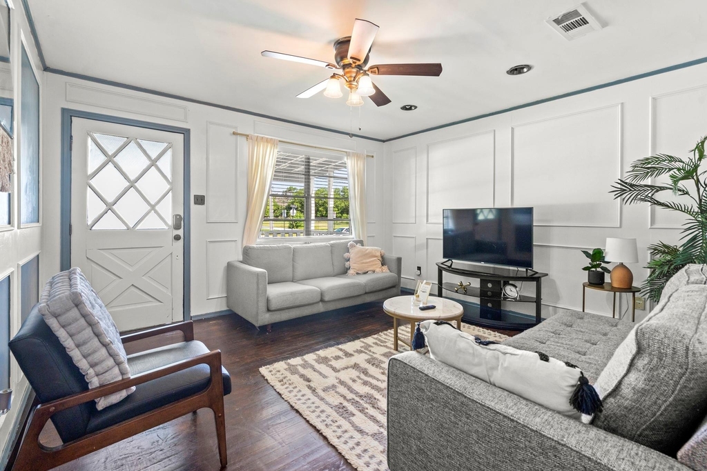 1223 N Center Street - Photo 3
