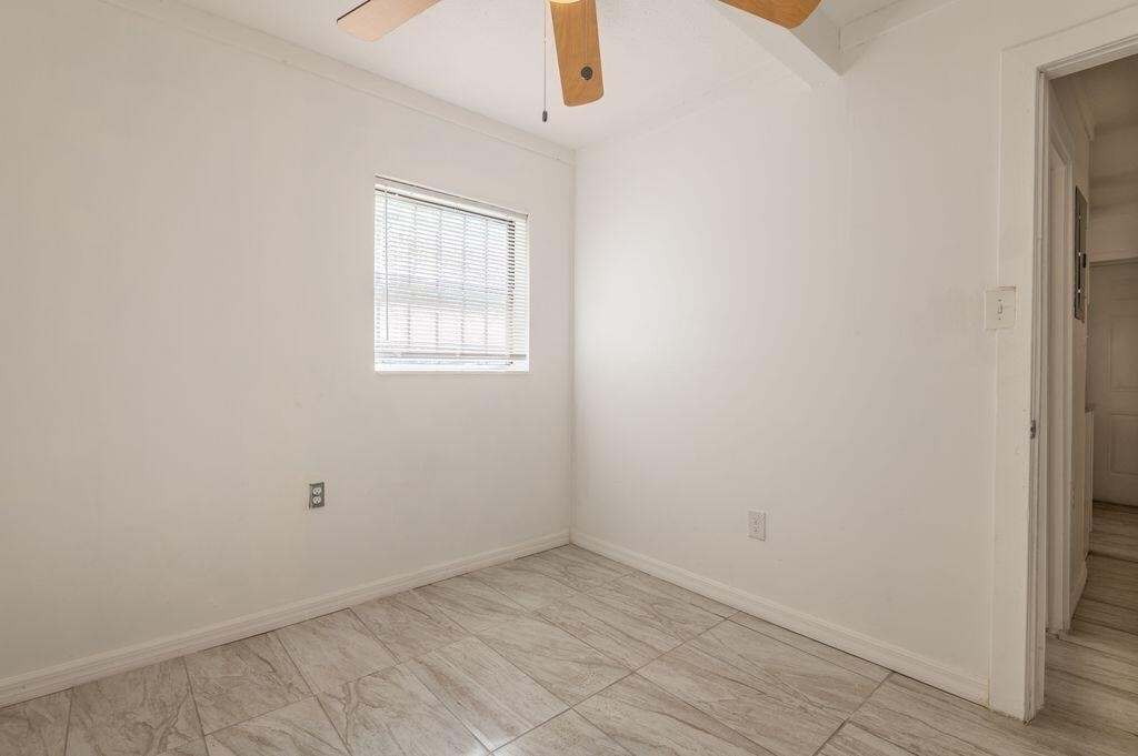 2516 Ave L - Photo 11