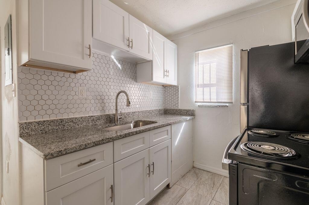 2516 Ave L - Photo 1
