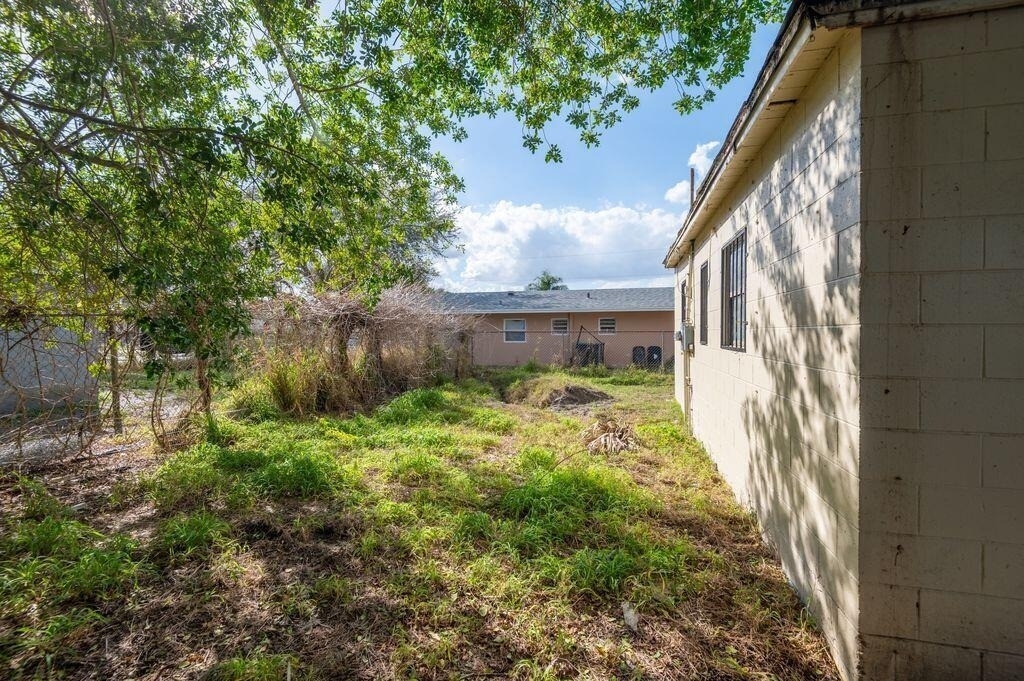 2516 Ave L - Photo 20