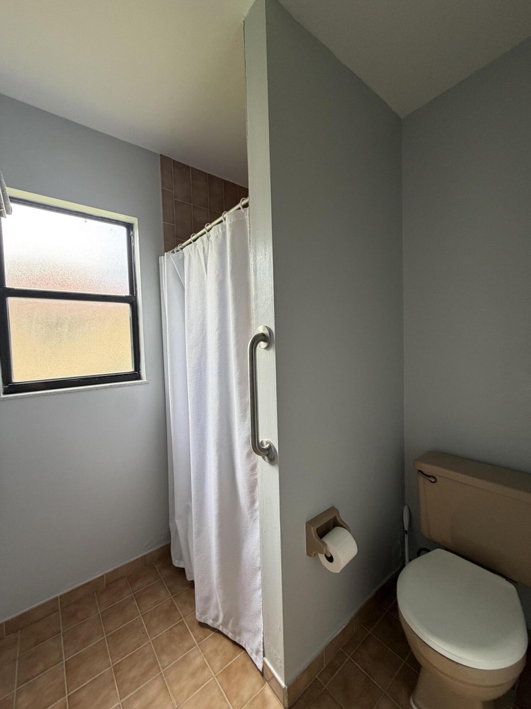 202 Sw Holden Terrace - Photo 4
