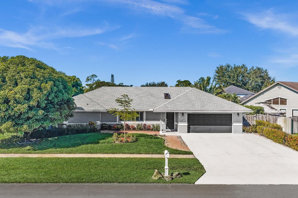 1021 Cherry Lane - Photo 0