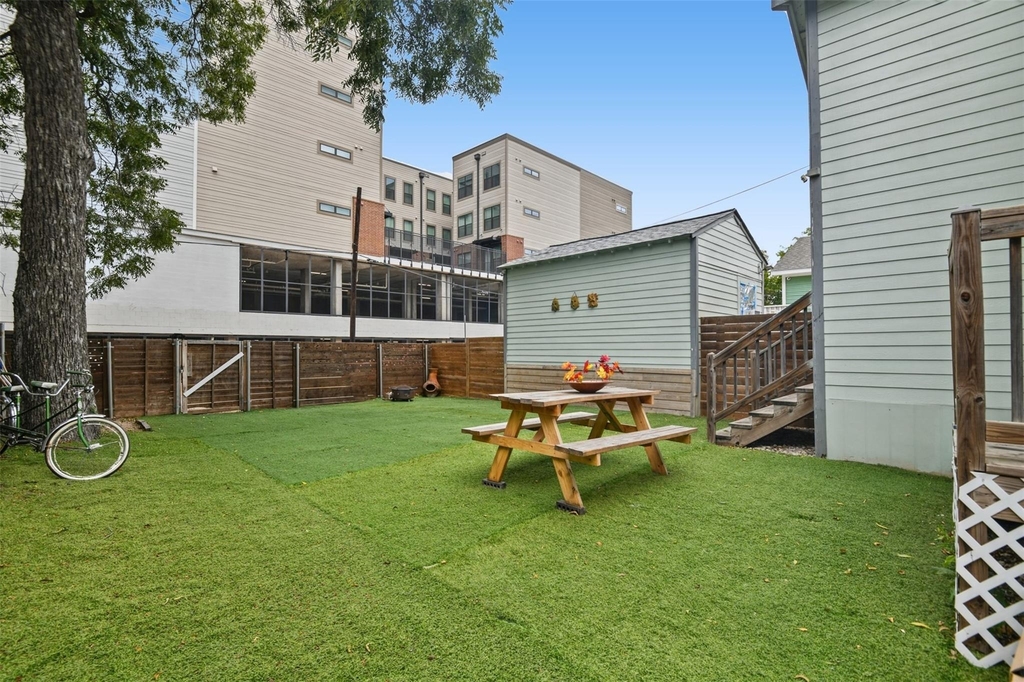 223 W 8th Street - Photo 25