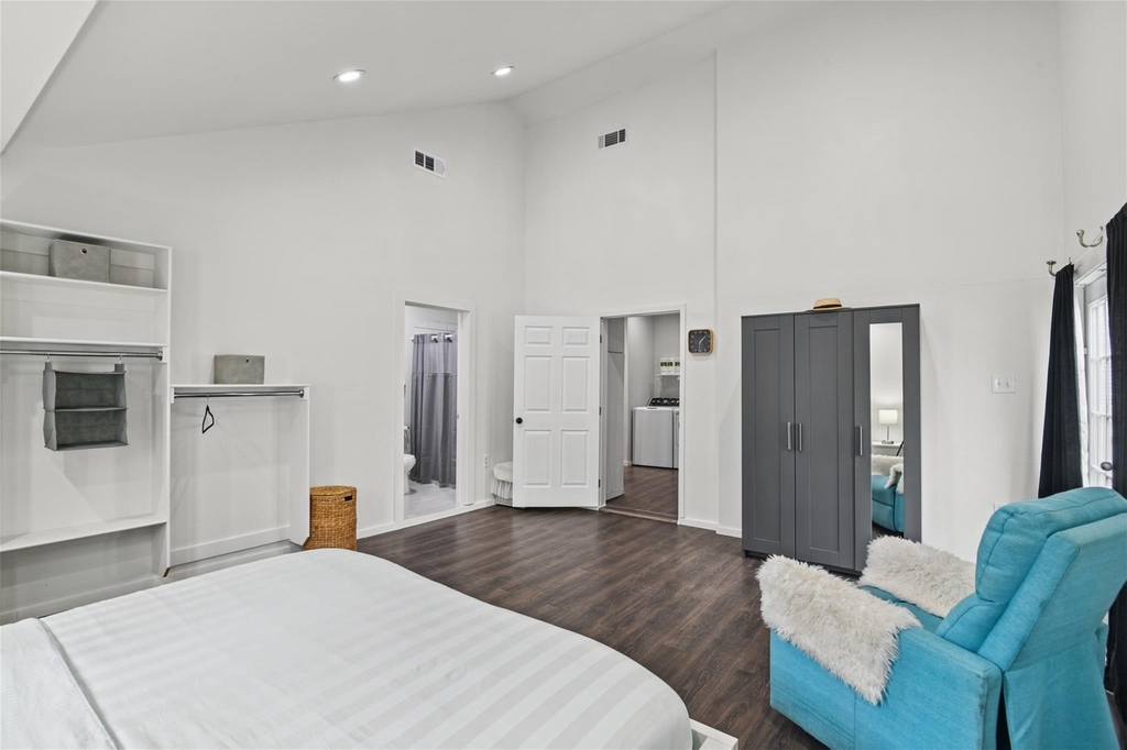 223 W 8th Street - Photo 21