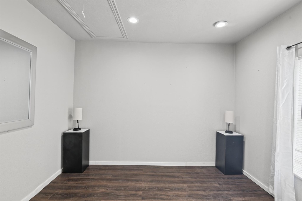 223 W 8th Street - Photo 9