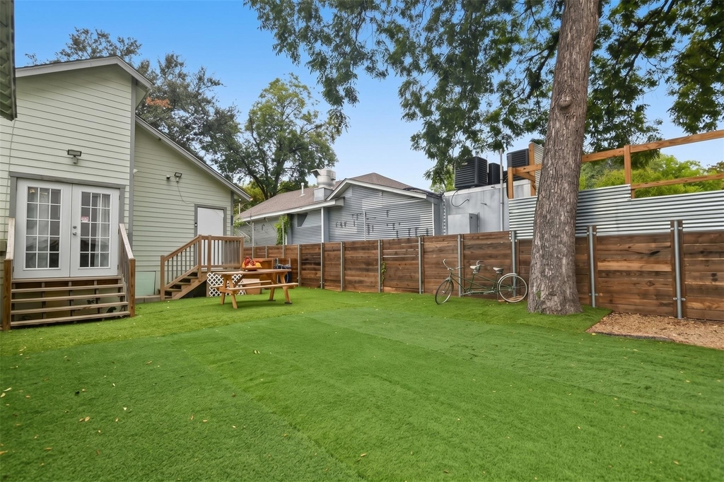 223 W 8th Street - Photo 27