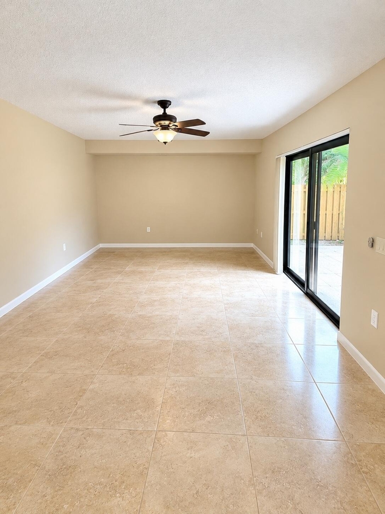 2715 27th Court - Photo 5