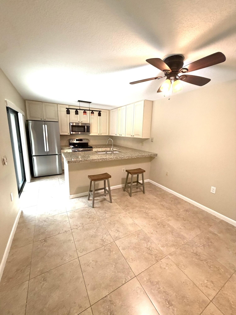 2715 27th Court - Photo 1
