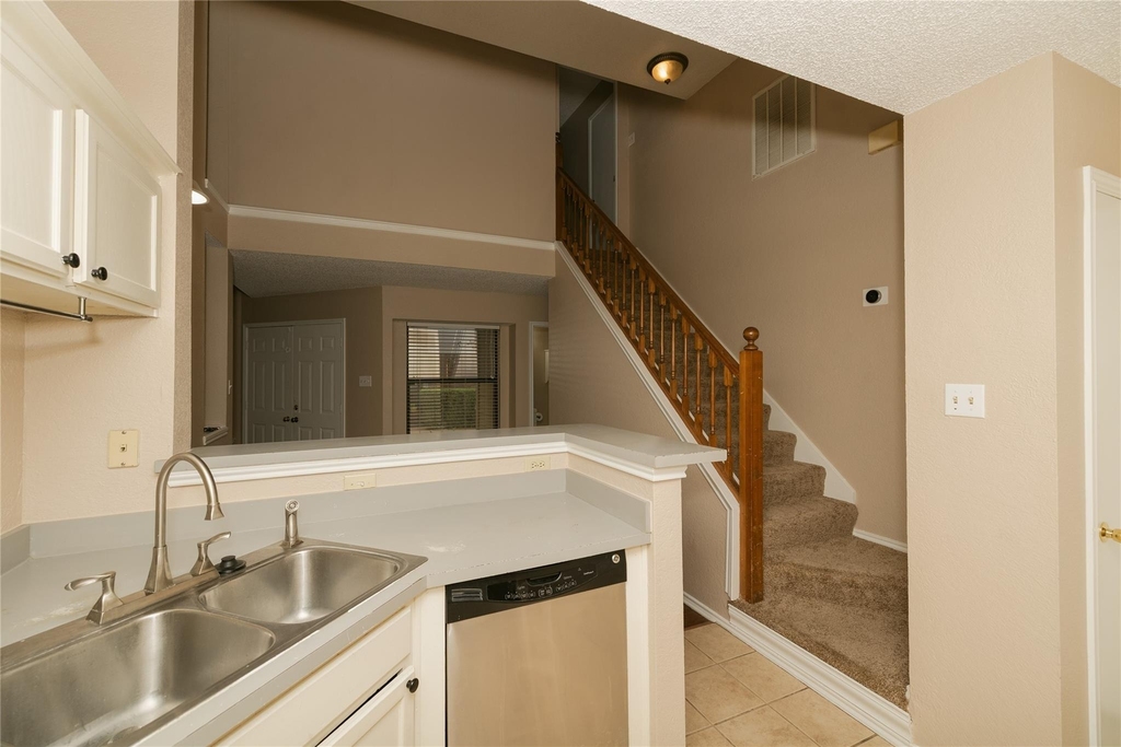 2083 Sundance Court - Photo 0