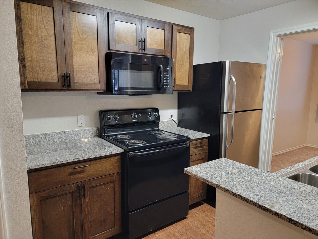 9837 Walnut Street - Photo 6