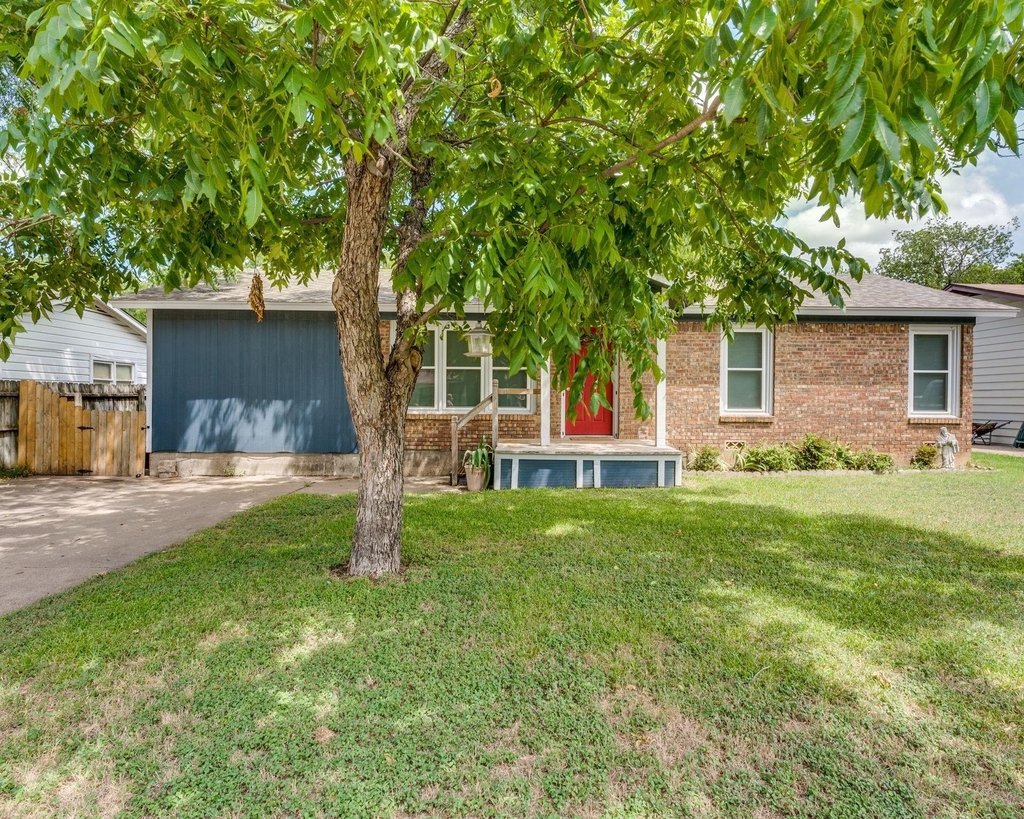 1108 Chester Street - Photo 1
