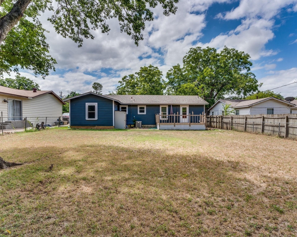 1108 Chester Street - Photo 2