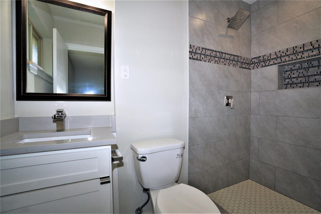 2435 Hillsboro Avenue - Photo 14