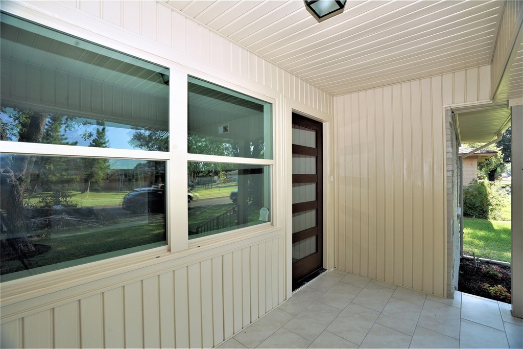 2435 Hillsboro Avenue - Photo 3