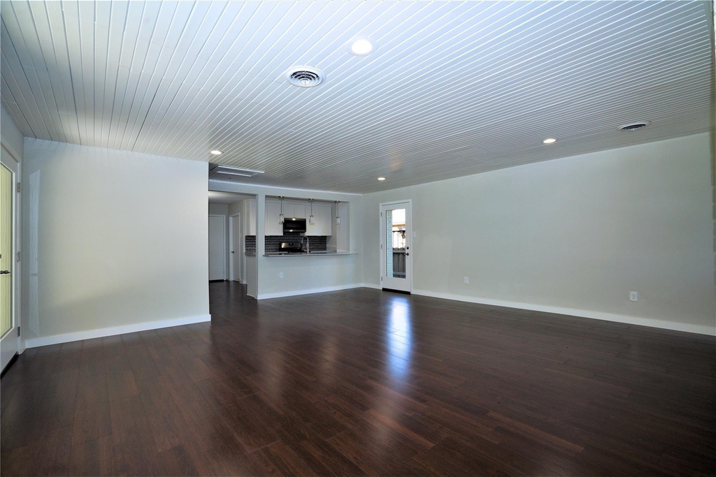 2435 Hillsboro Avenue - Photo 5