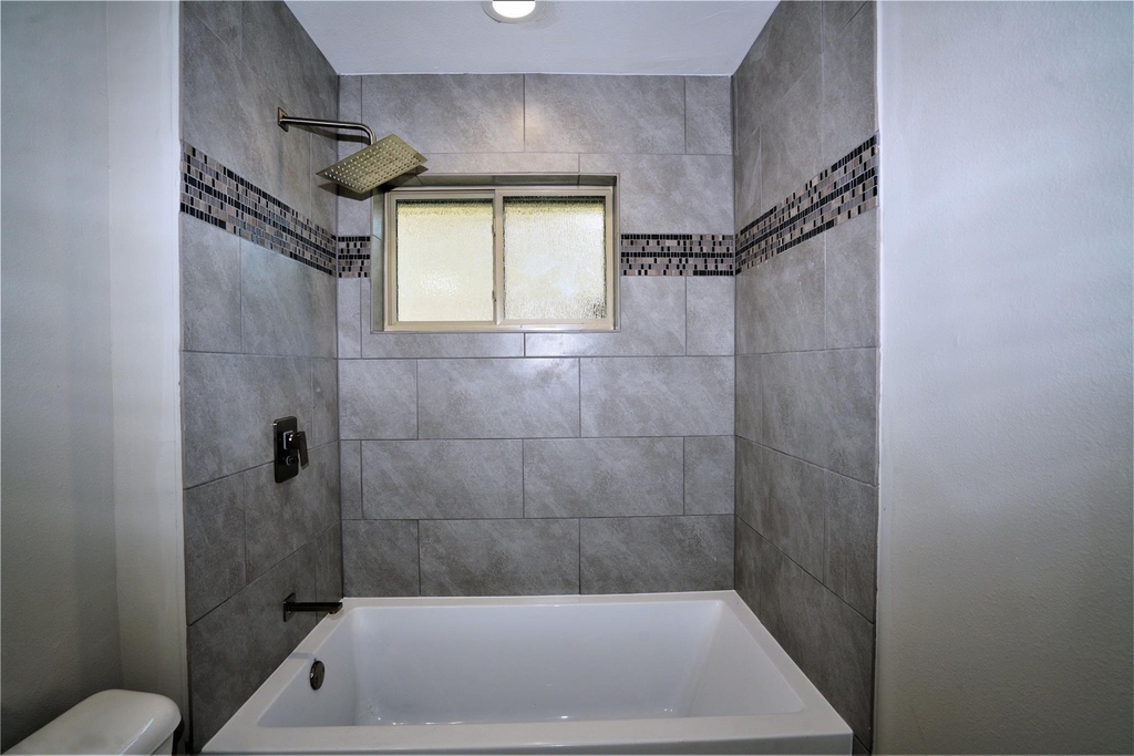 2435 Hillsboro Avenue - Photo 13