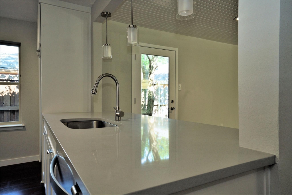 2435 Hillsboro Avenue - Photo 9