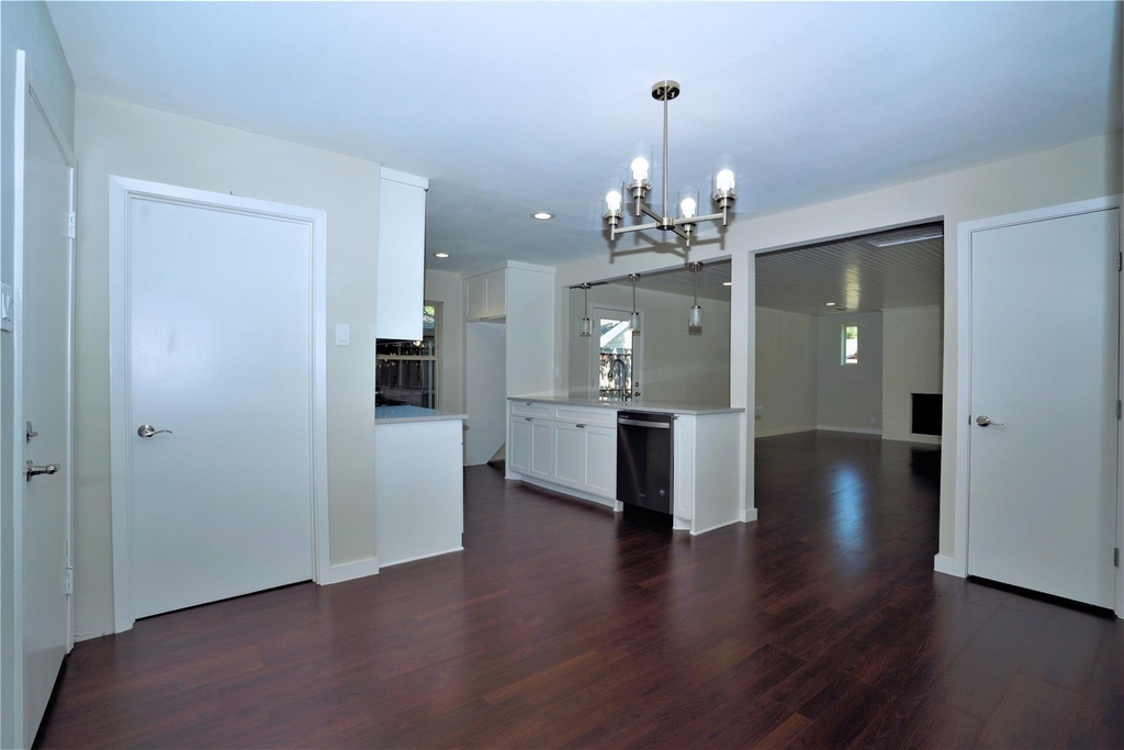 2435 Hillsboro Avenue - Photo 11