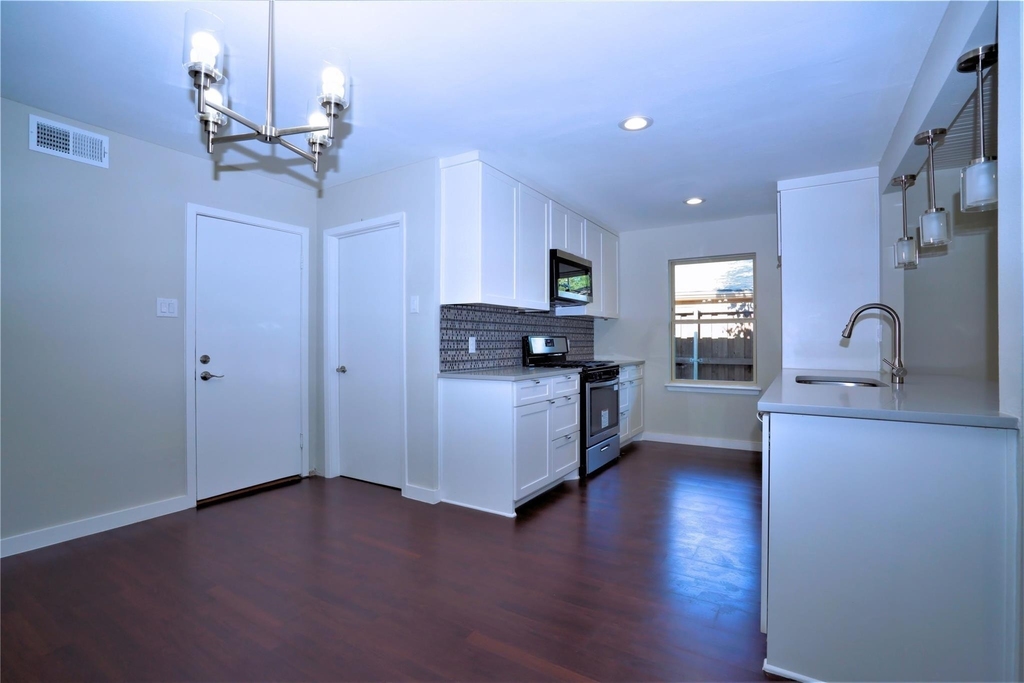 2435 Hillsboro Avenue - Photo 10