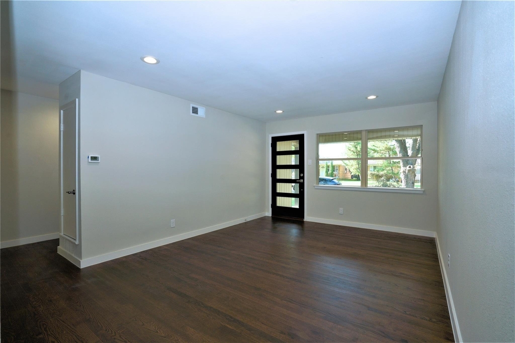 2435 Hillsboro Avenue - Photo 4