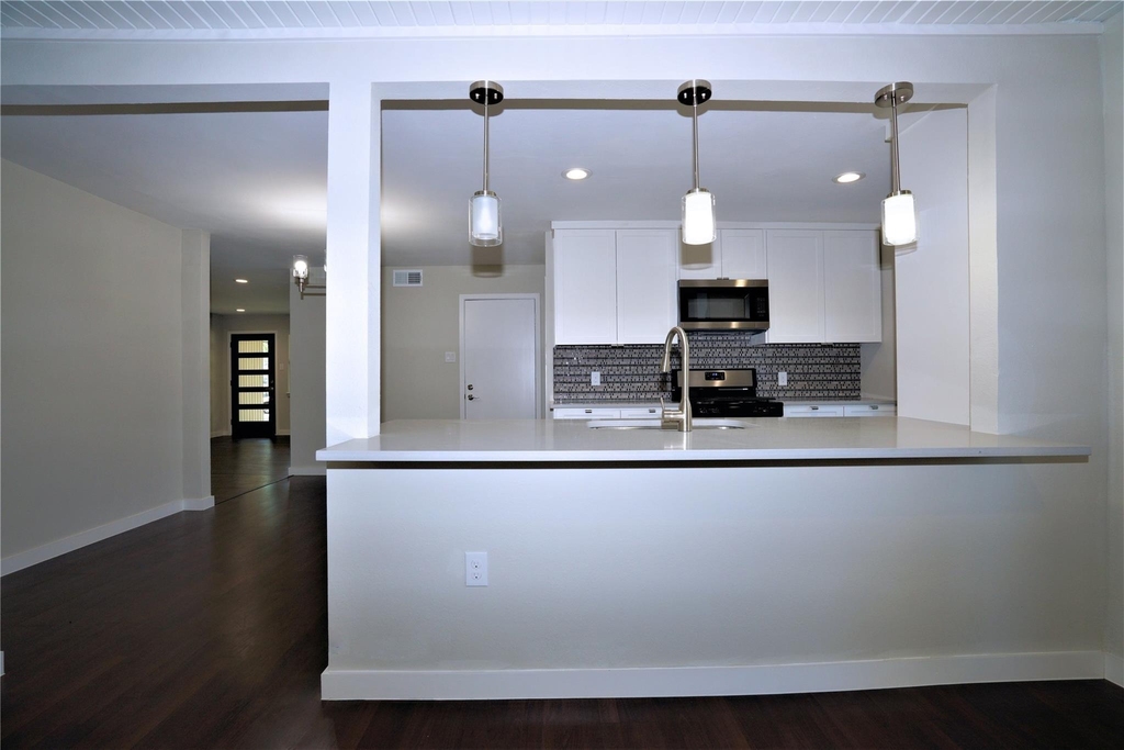 2435 Hillsboro Avenue - Photo 6