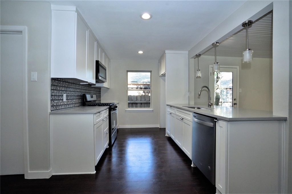2435 Hillsboro Avenue - Photo 7