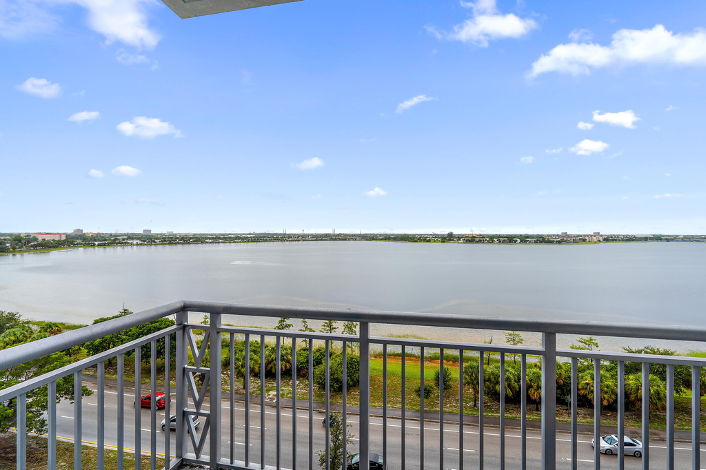 300 S Australian Avenue - Photo 1