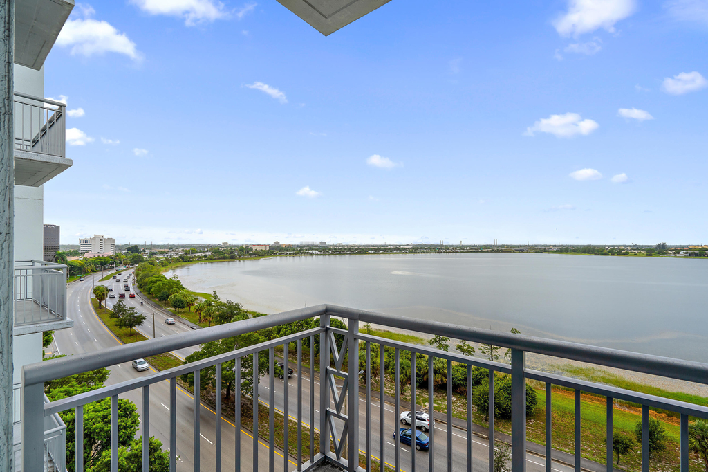 300 S Australian Avenue - Photo 2