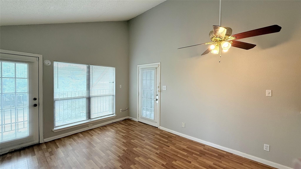 6108 Abrams Road - Photo 9