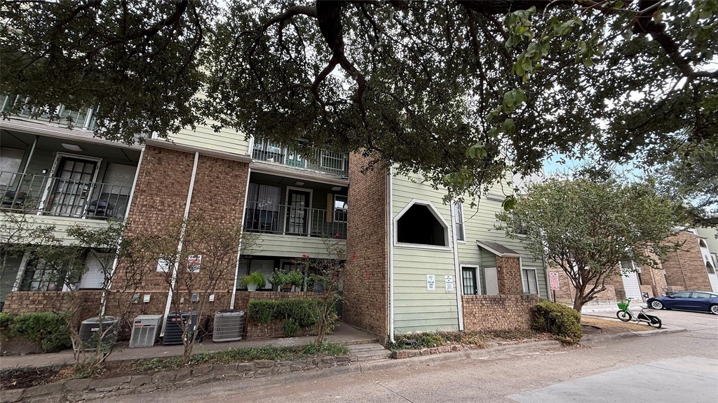 6108 Abrams Road - Photo 2