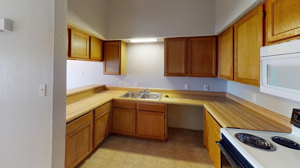 6108 Abrams Road - Photo 4