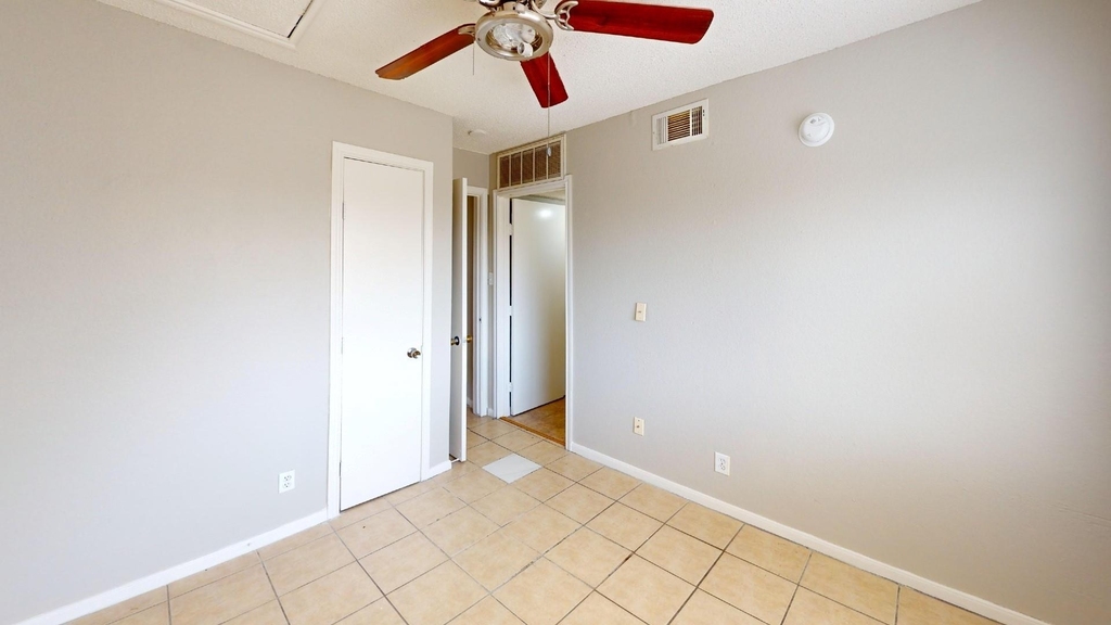 6108 Abrams Road - Photo 11
