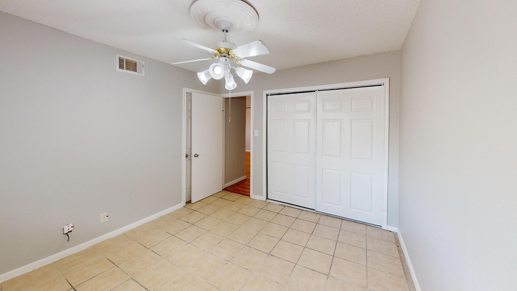 6108 Abrams Road - Photo 10